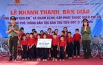Phụ nữ Bộ Tư lệnh Cảnh vệ trao tặng những phần quà ý nghĩa cho trẻ em tỉnh Điện Biên 