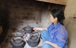Sống gần thủy điện Hòa Bình, nhiều hộ dân vẫn "khát" điện