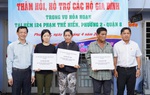 TPHCM: Bệnh viện Chợ Rẫy hỗ trợ 250 triệu đồng cho các gia đình trong vụ cháy nhà ven kênh Tàu Hủ