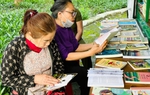 Thư viện lưu động tại bệnh viện - Nơi xoa dịu những cơn đau