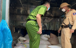 Hà Nội: Gần 2 tấn thực phẩm bẩn không rõ nguồn gốc bị thu giữ trên đường đi tiêu thụ