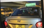 Hà Nội: Tài xế taxi bắt du khách Pháp "chuộc" hộ chiếu 500 nghìn đồng