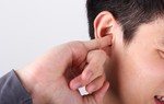 Tai bị ngứa nhưng không đau là bệnh gì?