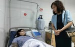 TƯ Hội LHPN Việt Nam thăm, động viên các nạn nhân vụ cháy nhà trọ đang điều trị tại bệnh viện