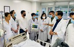 Phó Chủ tịch Quốc hội và Bộ trưởng Y tế thăm hỏi, động viên các nạn nhân vụ cháy tại Trung Kính