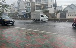 Cơn mưa được mong chờ nhất đã đổ xuống nhiều khu vực ở TPHCM