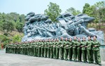 Màn trình diễn dân vũ sôi động của phụ nữ Điện Biên kỷ niệm 70 năm Chiến thắng Điện Biên Phủ