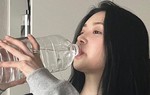 2 cách uống nước khiến thận chịu hành hạ mỗi ngày