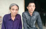 Gần 100 triệu đồng đến với mẹ già đơn thân nuôi con trai bệnh tật, con dâu ôm cháu nội bỏ đi