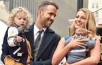 Tài tử Ryan Reynolds: "Các con đã giúp tôi vượt qua chứng lo âu"