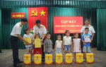 Bộ đội Hải quân chăm lo Tết thiếu nhi cho trẻ em ở các vùng biển, đảo 