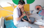 Hơn 286 triệu đồng đến với người cha 52 tuổi có con thơ mắc bệnh hiểm nghèo