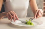 7 dấu hiệu cho thấy bữa ăn đang không đủ calo khiến sức khỏe giảm sút