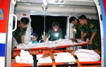 2 bệnh nhân nguy kịch được đưa từ Trường Sa về đất liền bằng máy bay trực thăng