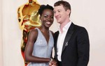 2 tài tử sánh vai mỹ nhân Oscar Lupita Nyong'o trong "Vùng đất câm lặng"