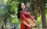 NSND Thu Quế tiết lộ bí quyết mặc áo dài đẹp