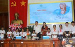 Hội LHPN Việt Nam tặng quà cho trẻ em mồ côi tại tỉnh Hậu Giang