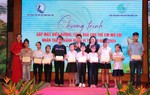 Hội LHPN Đắk Lắk: Tặng quà, học bổng, mái ấm tình thương cho trẻ em có hoàn cảnh đặc biệt khó khăn