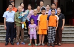 Hội LHPN tỉnh Hưng Yên thăm, tặng quà các gia đình tứ đại đồng đường tiêu biểu