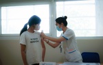 TPHCM: Nhiều bé gái, phụ nữ khó khăn được tiêm vaccine ngừa ung thư cổ tử cung miễn phí 