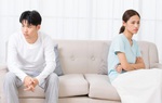 Vợ đã quá chán chồng, nên ly hôn hay cố tiếp tục sống chung?