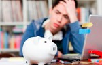 Người trẻ "đau đầu" vì áp lực tài chính