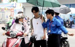 Thi vào lớp 10 Hà Nội: Sát ngày thi, "gia sư mẹ" vẫn "ra rả" ôn Văn cùng con