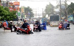 TPHCM: Nhiều tuyến đường ở TP Thủ Đức ngập sâu trong mưa lớn
