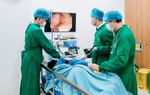 Chủ quan trước dấu hiệu đau bụng kéo dài, đi khám phát hiện ung thư đại trực tràng giai đoạn muộn