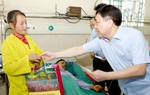 Quyền Bí thư Tỉnh ủy Hà Giang Nguyễn Mạnh Dũng thăm hỏi các nạn nhân vụ sạt lở đất 