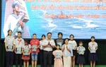 Trao học bổng trị giá 100 triệu đồng cho con đỡ đầu và con cán bộ, chiến sĩ Hải quân 