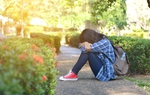 Giận mẹ vì đã "can thiệp thô bạo đến cuộc đời con"