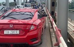 Phú Thọ: Đang tìm kiếm người đàn ông mất tích sau khi bỏ lại ô tô, nhảy xuống cầu Phong Châu