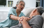 Thỉnh thoảng bị đau nhói ở ngực có phải dấu hiệu bệnh tim nguy hiểm?