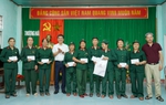 Tổng công ty Điện lực miền Bắc thăm, tặng quà Đại đội Nữ pháo binh Ngư Thủy