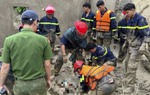 Thi thể nữ nạn nhân bị lũ cuốn trôi ở Mường Pồn được tìm thấy cách 60 cây số