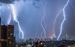 Cô giáo đang lùa vịt vào lều thì bị sét đánh tử vong