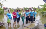 Chương Mỹ, Hà Nội: Hội LHPN xã Nam Phương Tiến "đi chợ hộ" giúp hàng trăm hộ dân bị ngập lụt