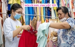 Cửa hàng "Áo dài 0 đồng" kết nối trao tặng hơn 10.000 bộ áo dài cho phụ nữ, trẻ em 