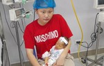 Thiếu nữ 16 tuổi sinh con mắc bệnh hiểm nghèo mong được giúp đỡ