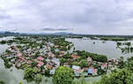 Thôn bị cô lập nhất ở "rốn lũ" Hà Nội, hàng trăm người đối mặt hiểm nguy giữa tứ bề biển nước