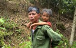 Tìm thấy cháu bé 6 tuổi sau nhiều ngày lạc trong rừng