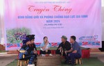 Hội LHPN Bát Xát: Truyền thông phòng chống bạo lực và bình đẳng giới ở chợ phiên