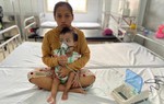 Độc giả ủng hộ hơn 84 triệu đồng giúp bé gái 2 tuổi điều trị căn bệnh quái ác