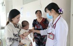 Dịch sởi ở TPHCM: Trắng đêm chăm con nằm viện