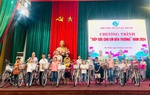 Thanh Hóa: Các cấp Hội tặng quà "con đỡ đầu" trước thềm năm học mới