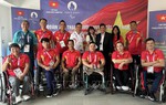 Vận động viên Việt Nam treo cờ Tổ quốc, sẵn sàng bước vào tranh tài ở Paralympic Paris 2024