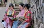 Nữ phóng viên mang tình yêu sách đến với trẻ em vùng cao