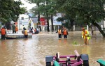 Yên Bái: Nước lũ dâng cao, người dân lên nóc nhà kêu cứu