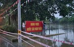 Hà Nội: Nước lũ sông Hồng vượt mức báo động 2, khẩn trương di dời dân ngoài bãi